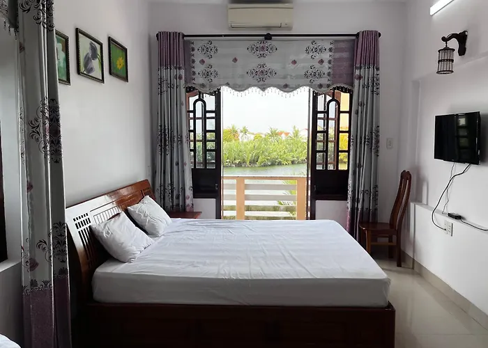 Lakeside Homestay Hội An